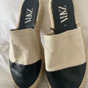 Slip on shoes two toned